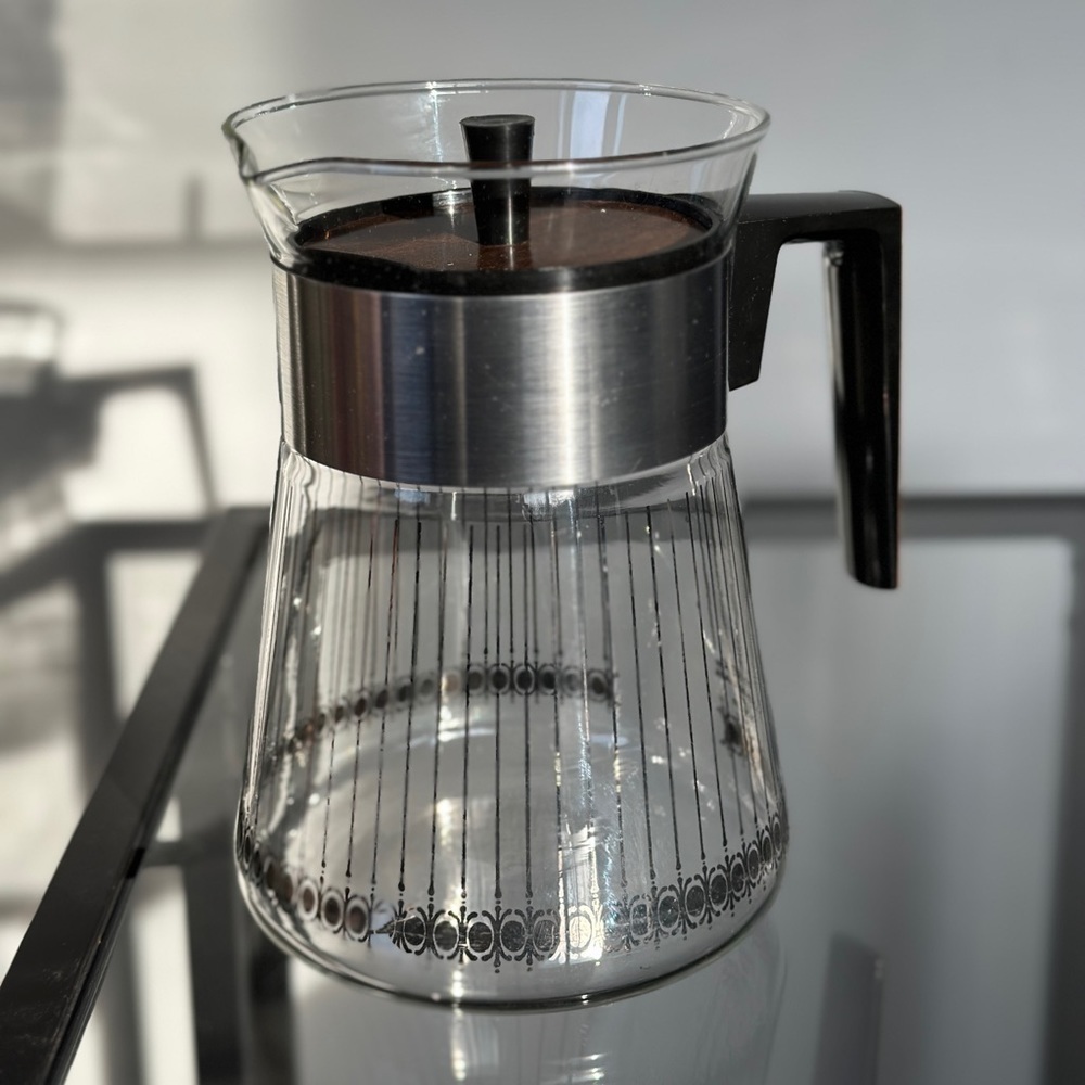 Pyrex 6  cup vintage coffee carafe | made in Canada
